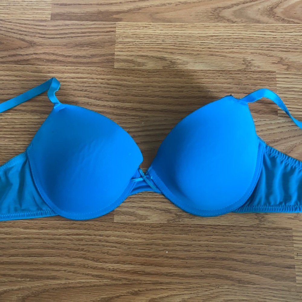 Real lightly lined bra with seams and mesh straps size 34C